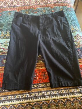 Women’s St. John’s Bay black capri pants size 22W